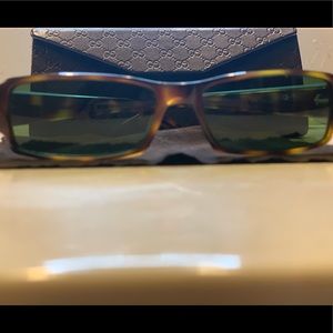Authentic fashionable Gucci Sunglasses 🕶